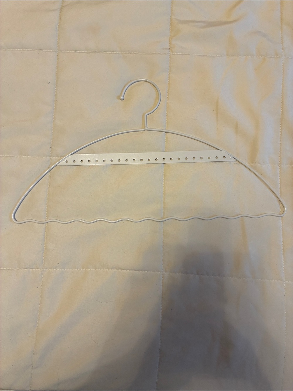 Source Unknown White Kids Skirt Hanger with Wavy Edge